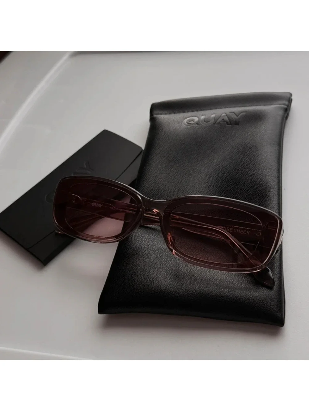 NWT quay Australia vibe check sunglasses